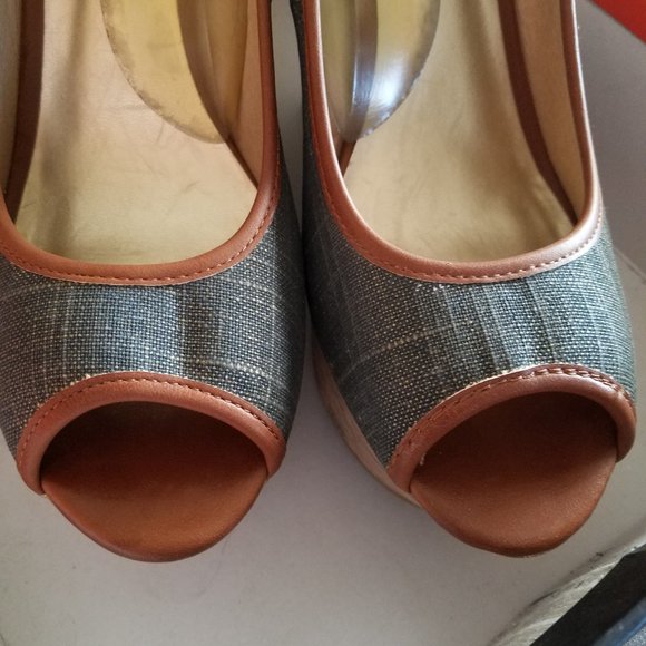 Guess Wedge Platform Heals in Size 9 1/2 M - Picture 4 of 13